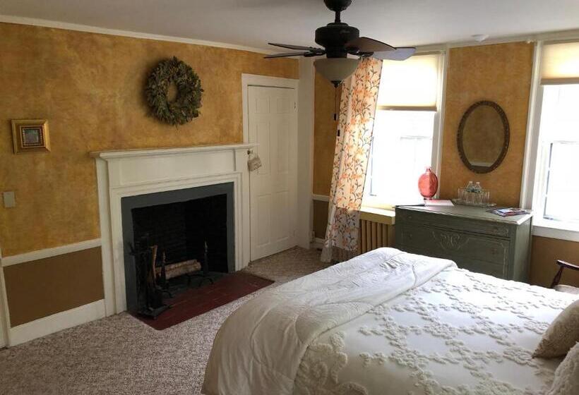 בית מלון כפרי William's Grant Inn Bed And Breakfast