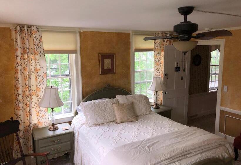 בית מלון כפרי William's Grant Inn Bed And Breakfast