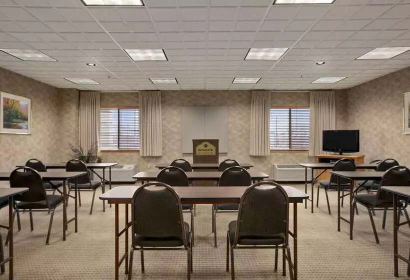 Отель Wingate By Wyndham Pueblo