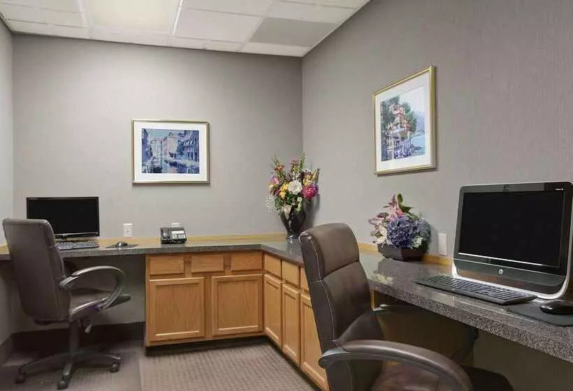 Отель Wingate By Wyndham Pueblo