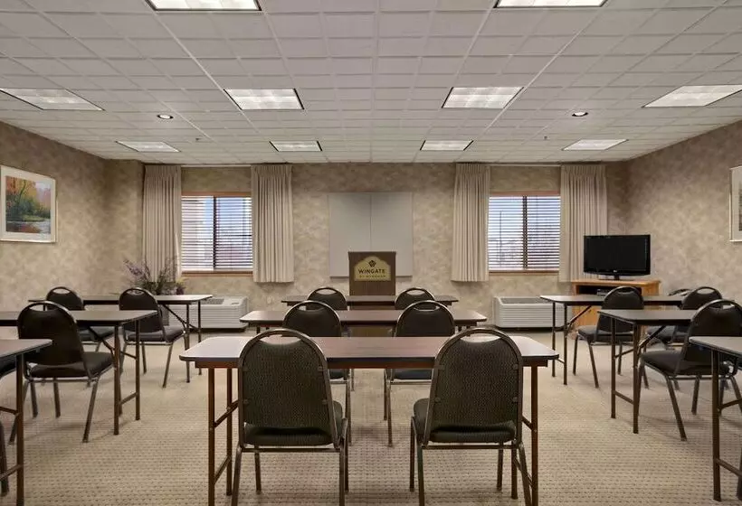 Отель Wingate By Wyndham Pueblo