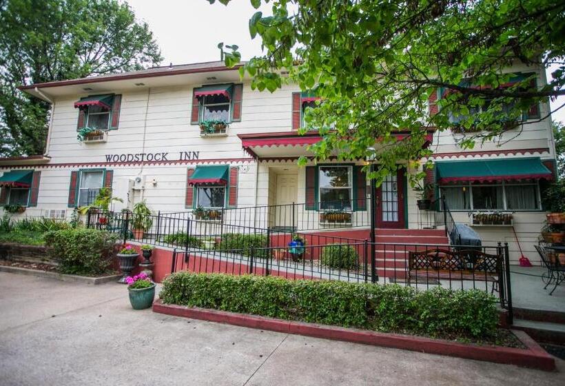 호텔 Woodstock Inn Bed & Breakfast