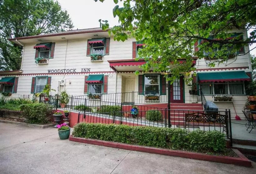 호텔 Woodstock Inn Bed & Breakfast