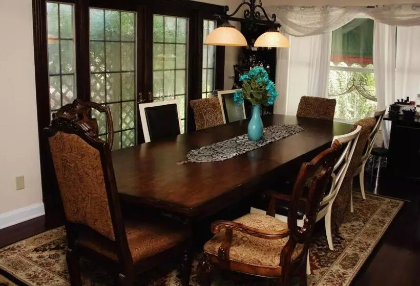 호텔 Woodstock Inn Bed & Breakfast