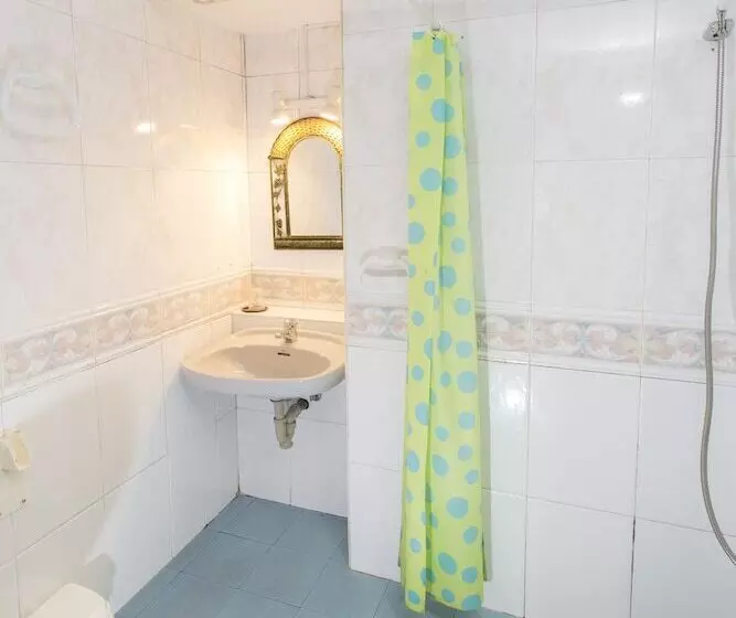 مسافرخانه Arc House Cordoba