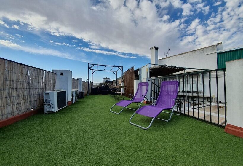 مسافرخانه Arc House Cordoba