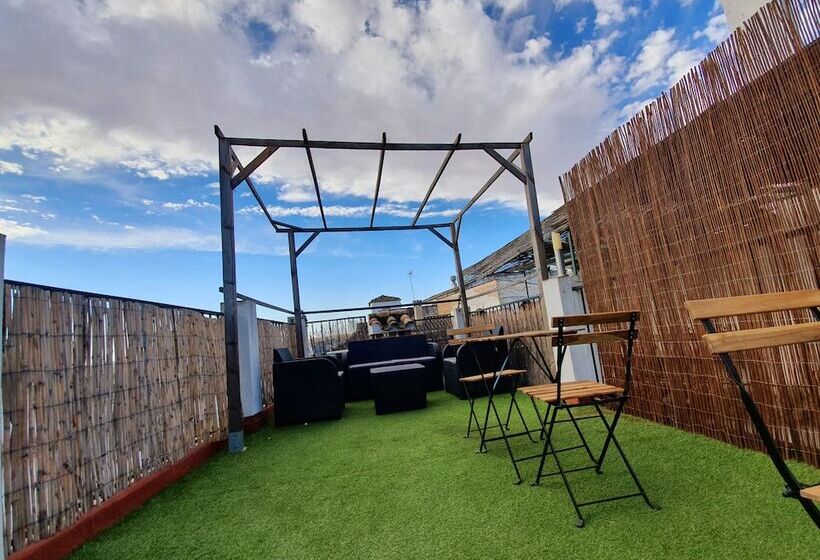 مسافرخانه Arc House Cordoba