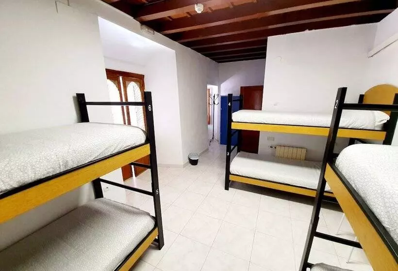 مسافرخانه Arc House Cordoba