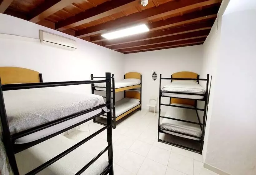 مسافرخانه Arc House Cordoba