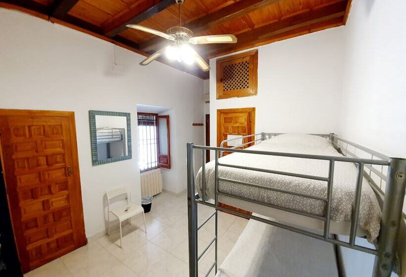 مسافرخانه Arc House Cordoba