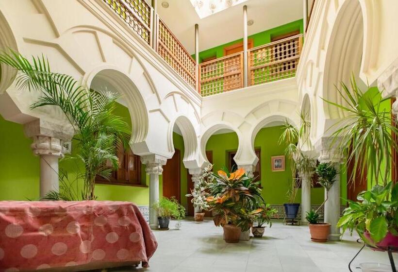 مسافرخانه Safestay Cordoba Mezquita Catedral