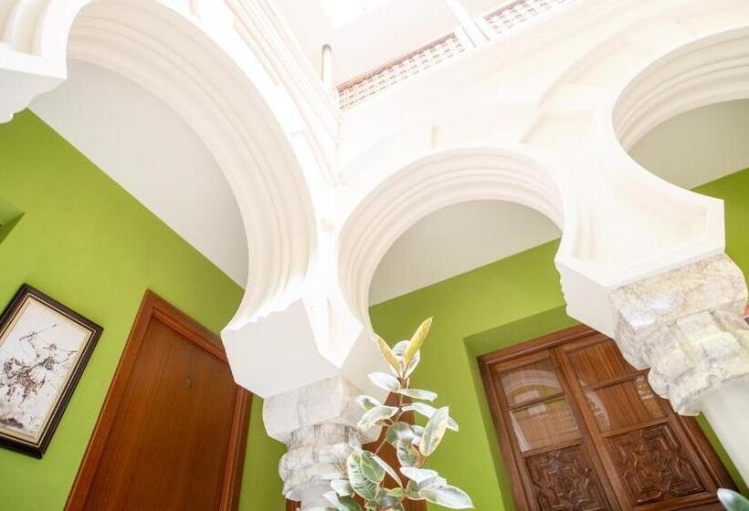 مسافرخانه Safestay Cordoba Mezquita Catedral