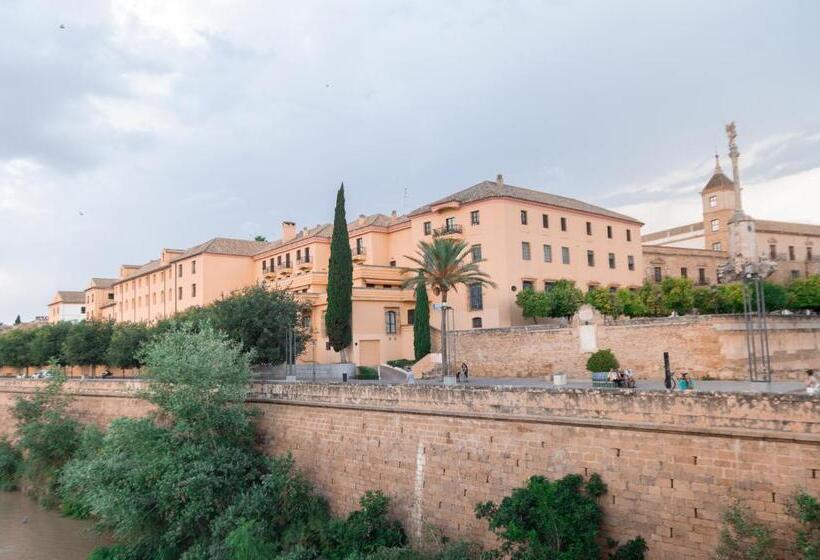 مسافرخانه Safestay Cordoba Mezquita Catedral