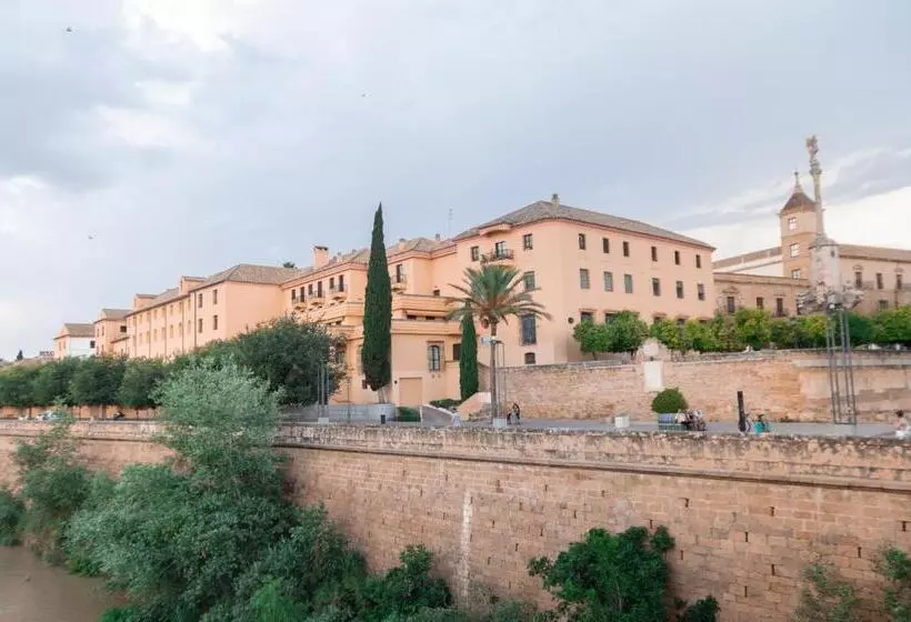 مسافرخانه Safestay Cordoba Mezquita Catedral
