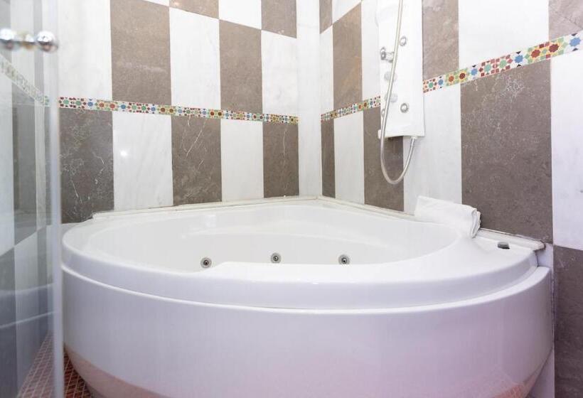 مسافرخانه Safestay Cordoba Mezquita Catedral