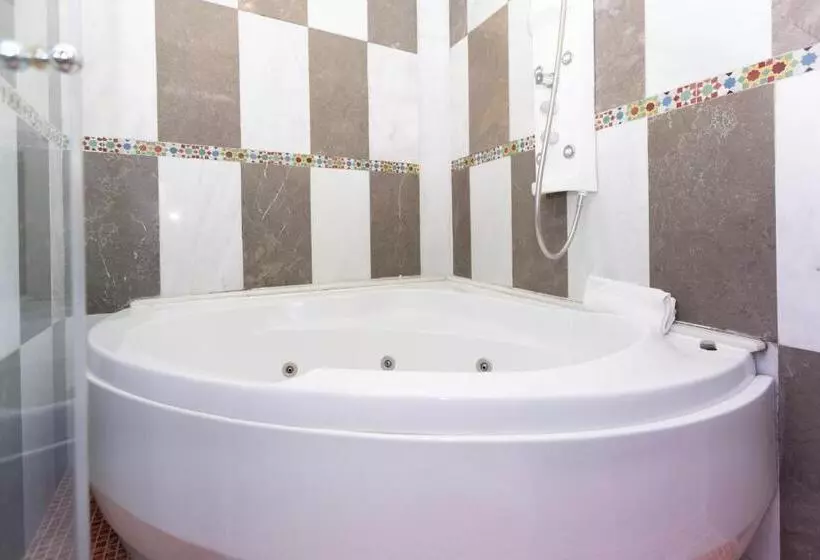 مسافرخانه Safestay Cordoba Mezquita Catedral