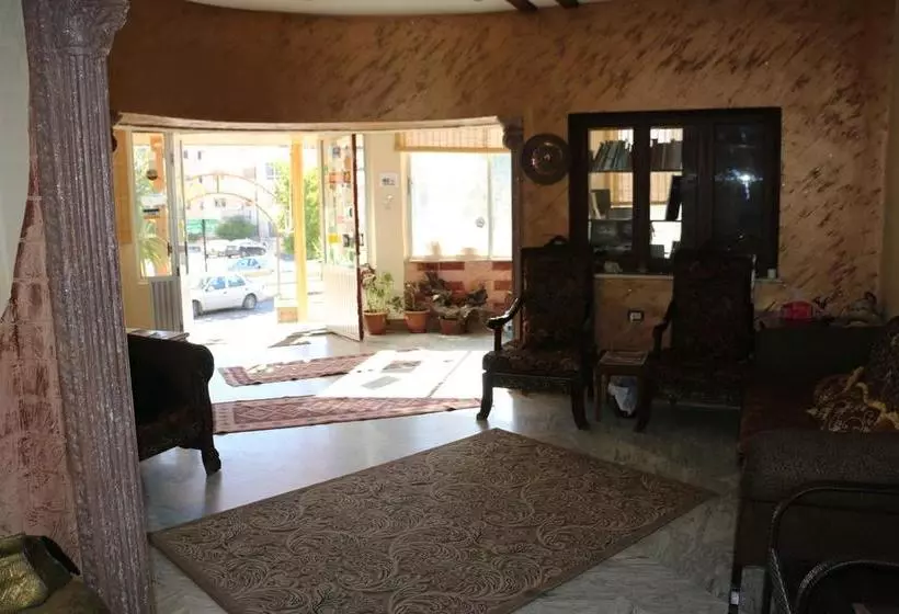 هتل Caravan