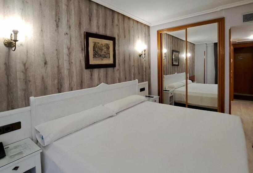 فندق Ciudad Cangas De Onis