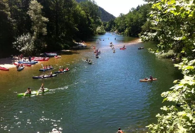 هتل Ciudad Cangas De Onis