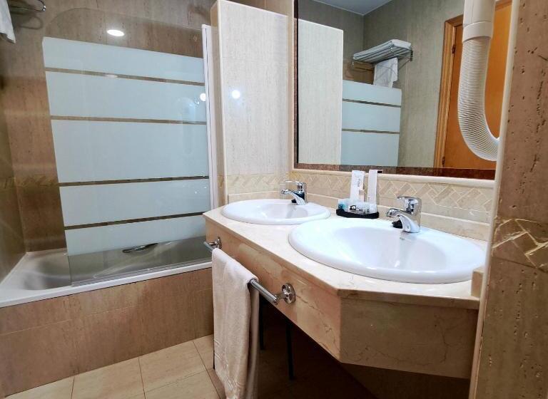 فندق Ciudad Cangas De Onis