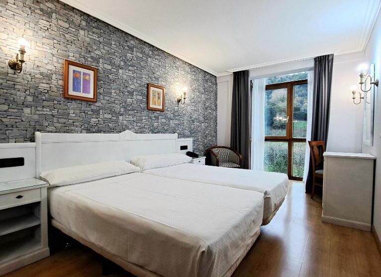 فندق Ciudad Cangas De Onis