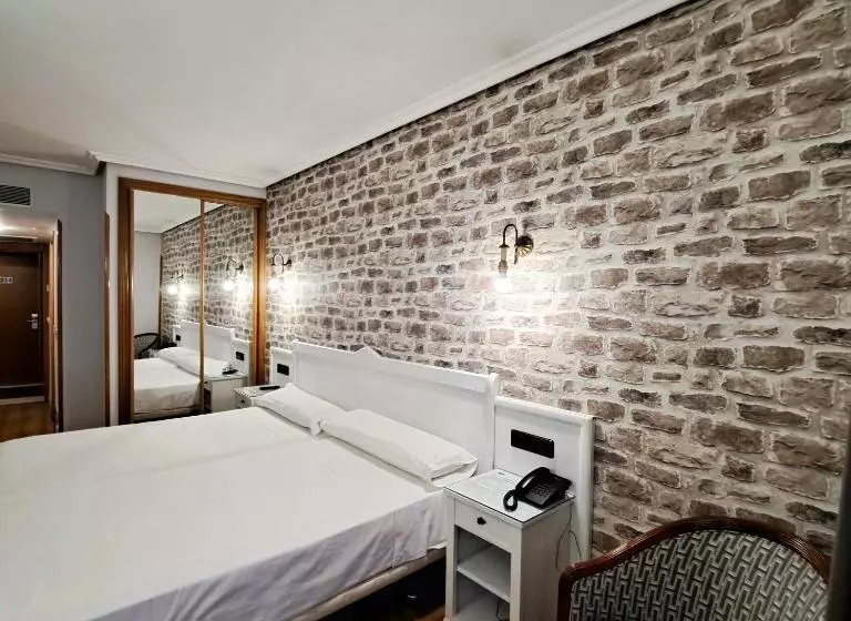 هتل Ciudad Cangas De Onis