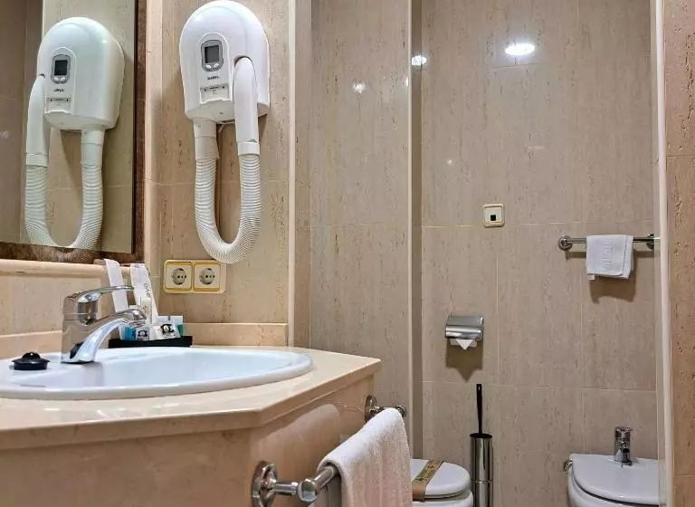 هتل Ciudad Cangas De Onis