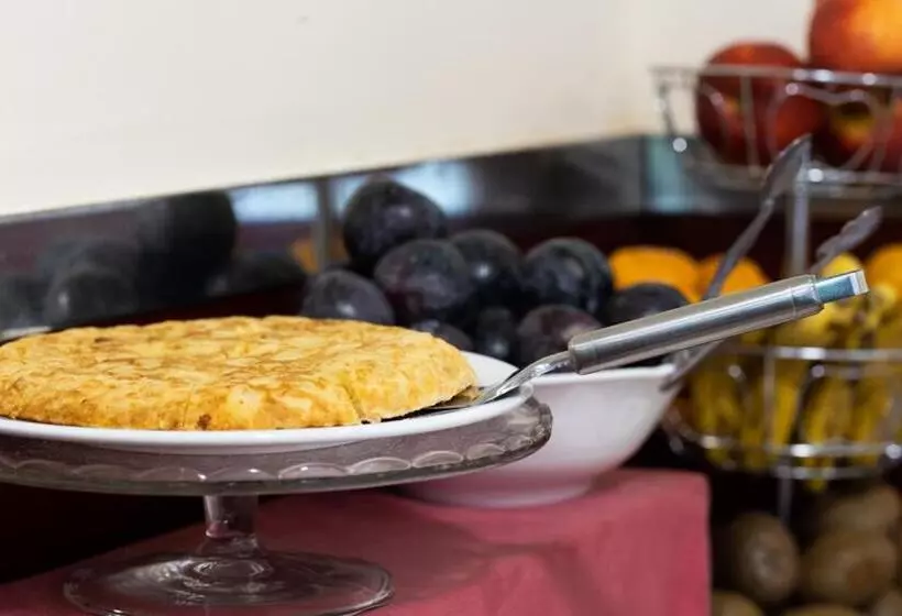 هتل Ciudad Cangas De Onis