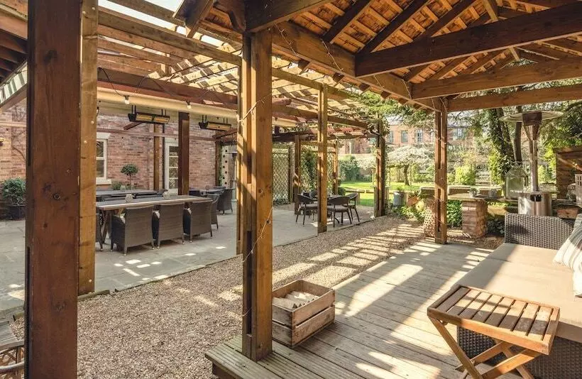 Отель Eleven Didsbury Park