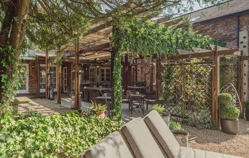 Отель Eleven Didsbury Park