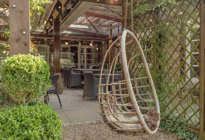 Отель Eleven Didsbury Park