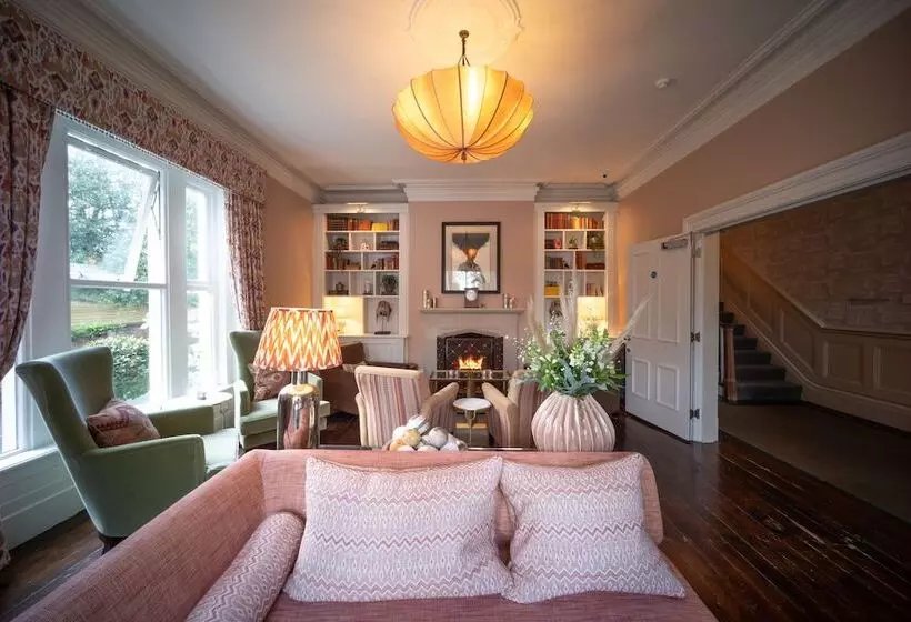 Отель Eleven Didsbury Park