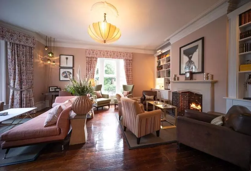 Отель Eleven Didsbury Park