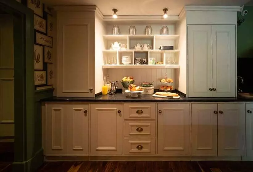 Отель Eleven Didsbury Park