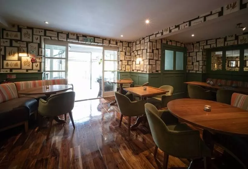 Отель Eleven Didsbury Park