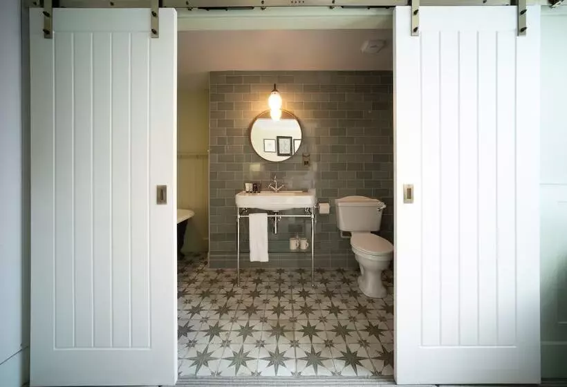 Отель Eleven Didsbury Park