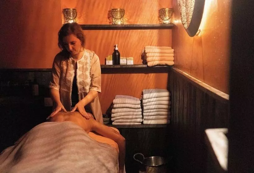 Otel La Casa Del Califa