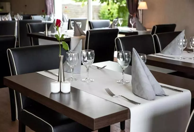 호텔 Logis Hôtel Restaurant Des Châteaux