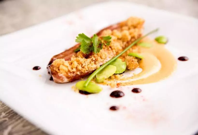 호텔 Logis Hôtel Restaurant Des Châteaux