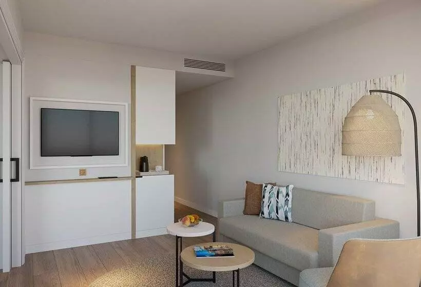 هتل Mediterranean Palace