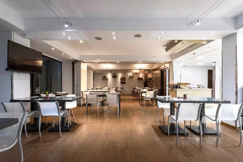 هتل Petit Palace Arturo Soria Alcala