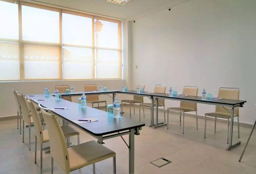 فندق Port Feria Valencia