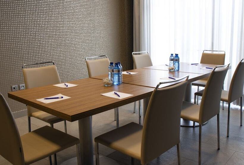 هتل Port Feria Valencia