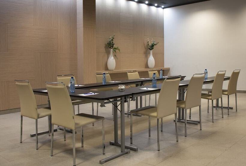 هتل Port Feria Valencia