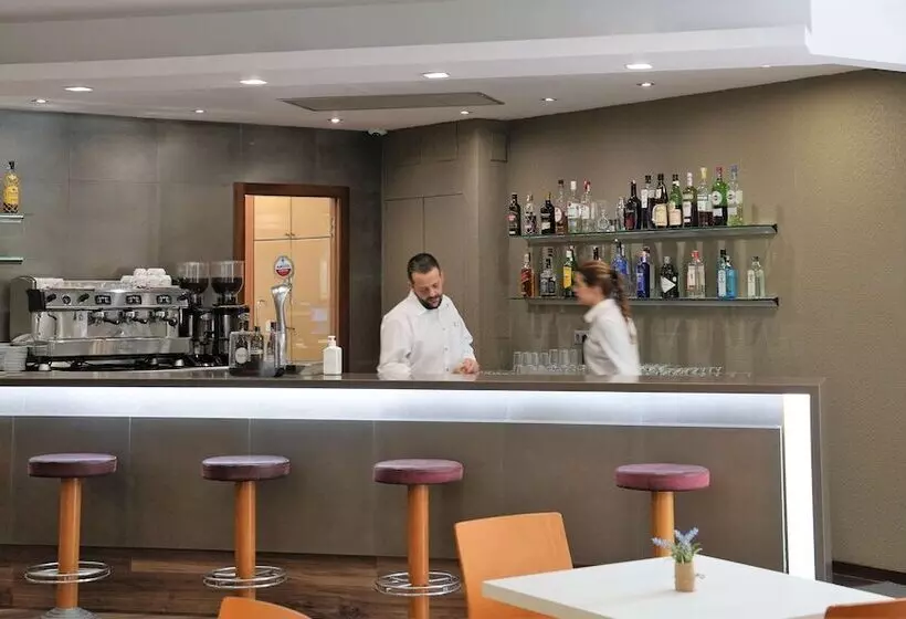 فندق Port Feria Valencia