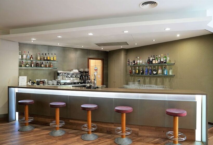 هتل Port Feria Valencia