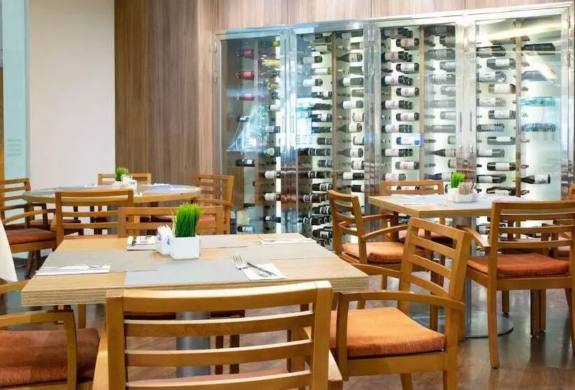 فندق Port Feria Valencia