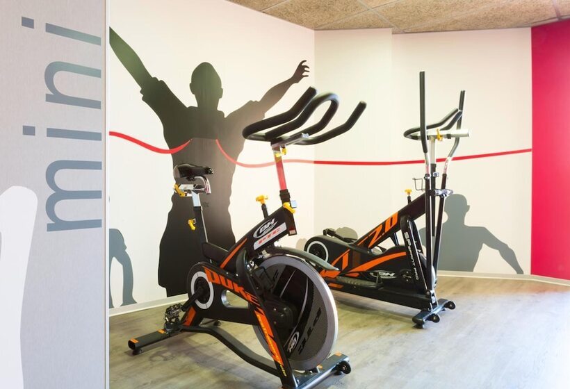 هتل Port Feria Valencia