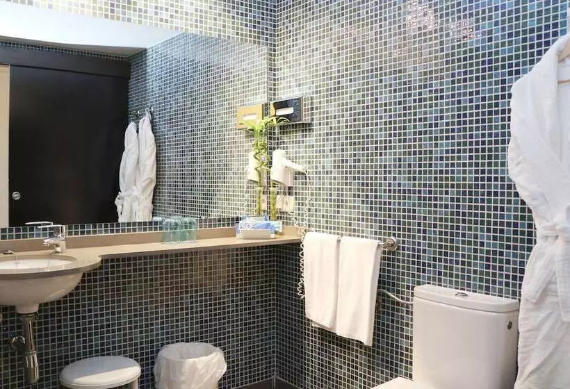 فندق Port Feria Valencia