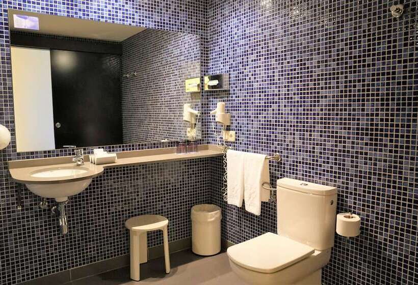 هتل Port Feria Valencia